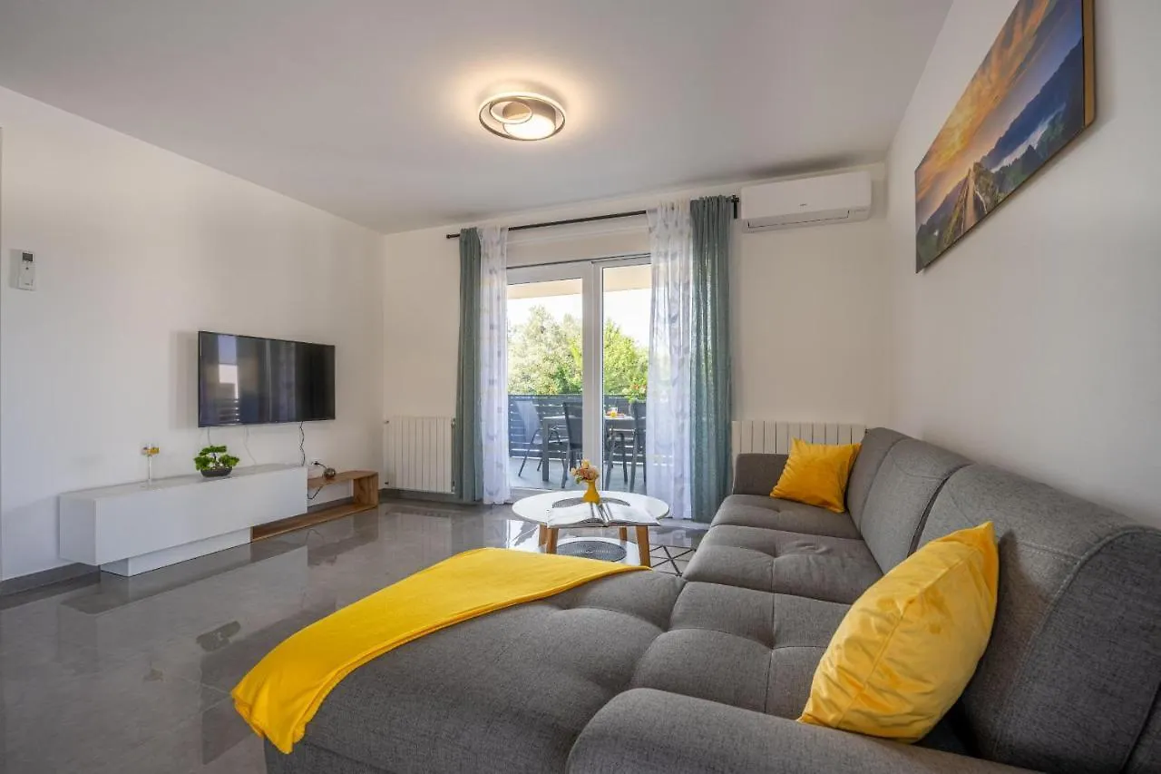 Domus Alba Apartments Pula 0*,  Croatia